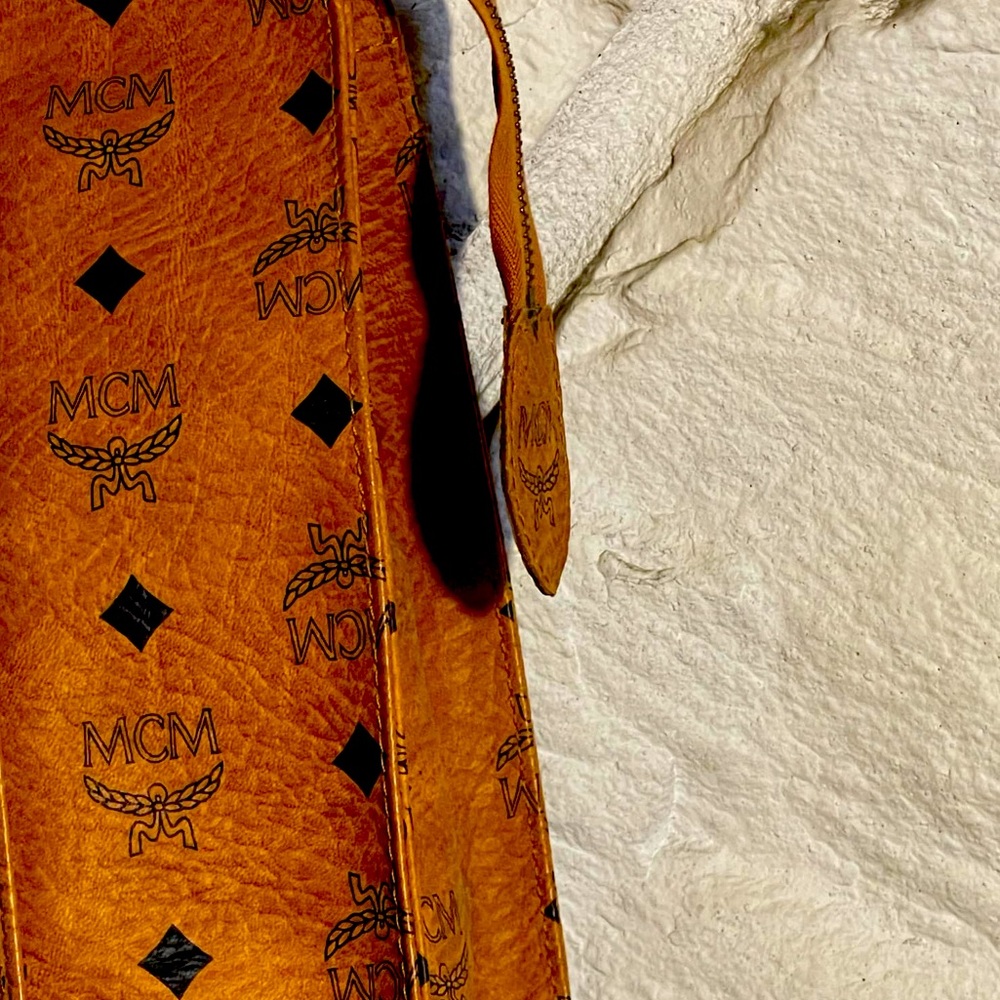 Authentic MCM Monogram Visetos Leather Long
Strap Shoulder Bag Cognac Germany - Picture 5 of 12